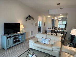 2325 Carrington Ct in Naples, FL - Building Photo - Building Photo