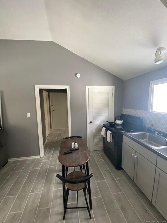 287 South Rd in Farmington, CT - Building Photo