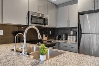 35 Bremner Blvd in Toronto, ON - Building Photo - Building Photo