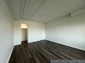 53 Hill Rd in Belmont, MA - Foto de edificio - Building Photo