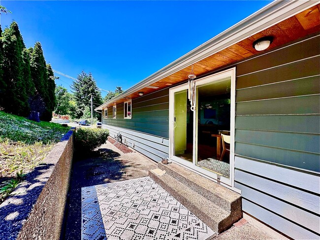 10 Vista Del Mar St in Camano, WA - Building Photo - Building Photo