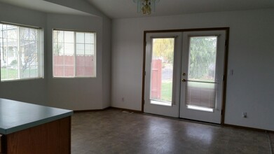 5218 Crystal Springs Pl NE in Moses Lake, WA - Building Photo - Building Photo