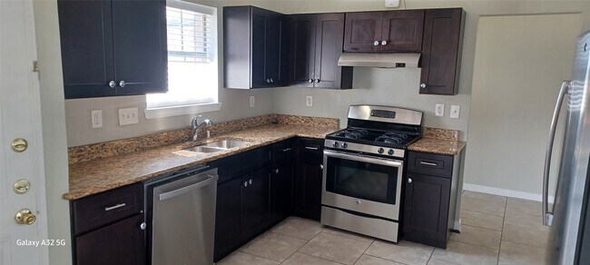 2106 Wilshire Park Dr in Houston, TX - Building Photo - Building Photo