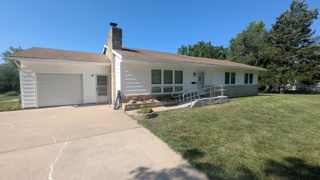 2221 Millwood Dr in Atchison, KS - Building Photo - Building Photo