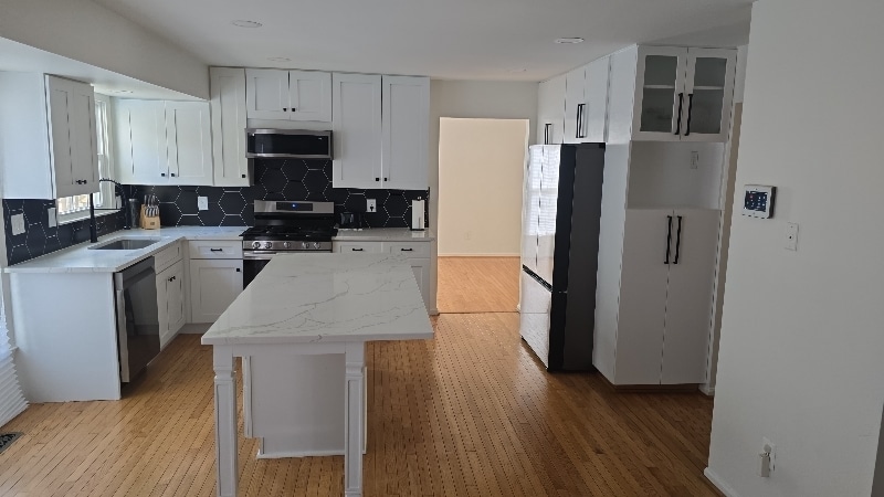 5719 Rocky Run Dr in Centreville, VA - Building Photo