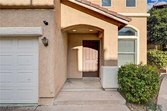 10425 MIHELA Ave in Las Vegas, NV - Building Photo - Building Photo