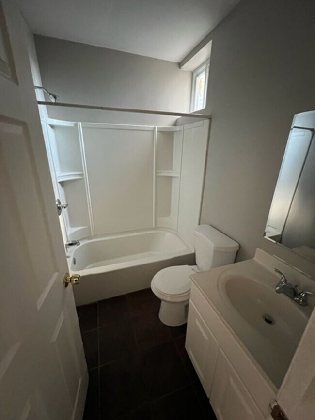 2329 Jasper St-Unit -1st Floor in Philadelphia, PA - Foto de edificio - Building Photo