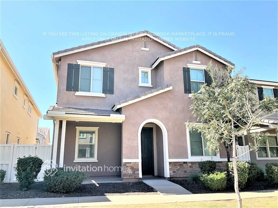 2251 S Osborn Ln in Gilbert, AZ - Foto de edificio