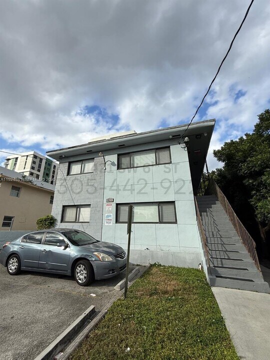 421 SW 6th St in Miami, FL - Building Photo