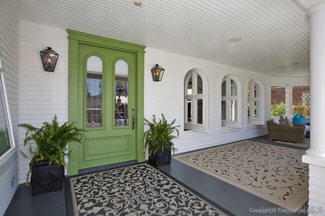 1105 F Ave in Coronado, CA - Building Photo - Building Photo