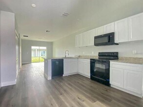 9447 Acco Ave in Englewood, FL - Building Photo - Building Photo