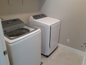 3285 Falcon Ct in West Sacramento, CA - Building Photo - Building Photo