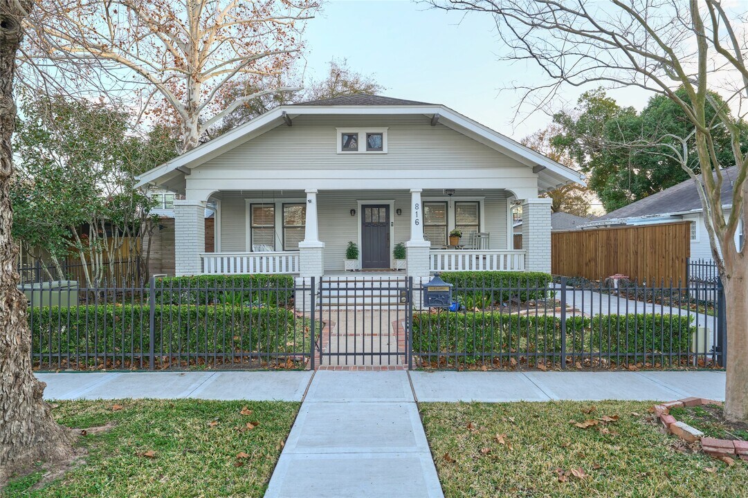 816 Le Green St in Houston, TX - Building Photo