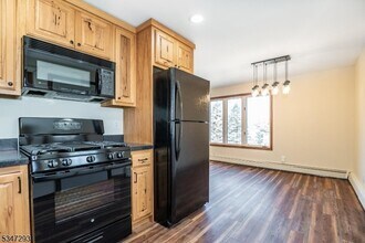 9 Log Cabin Terrace, Unit Private Bedroom in Sparta, NJ - Building Photo - Building Photo
