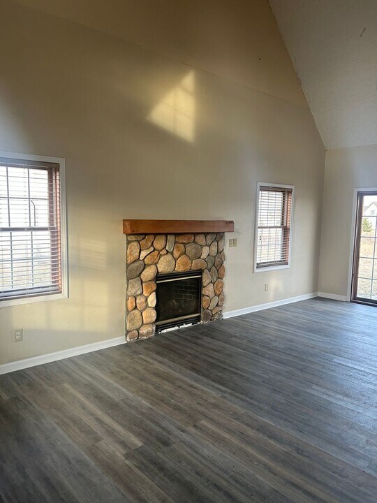 9760 Head O Lake Rd-Unit -#8 in Ottawa Lake, MI - Building Photo