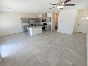 7711 Moore Crk Ln in North Las Vegas, NV - Building Photo - Building Photo
