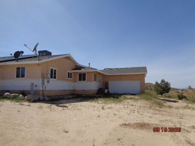 33825 121st St E in Pearblossom, CA - Building Photo - Building Photo