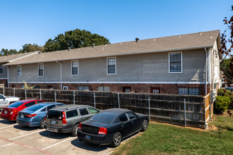 Hickory Village in Denton, TX - Building Photo - Building Photo