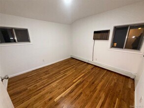 8 Jonquill Ln in Kings Park, NY - Building Photo - Building Photo
