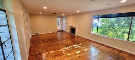 2323 Adams Dr NW in Atlanta, GA - Building Photo - Building Photo