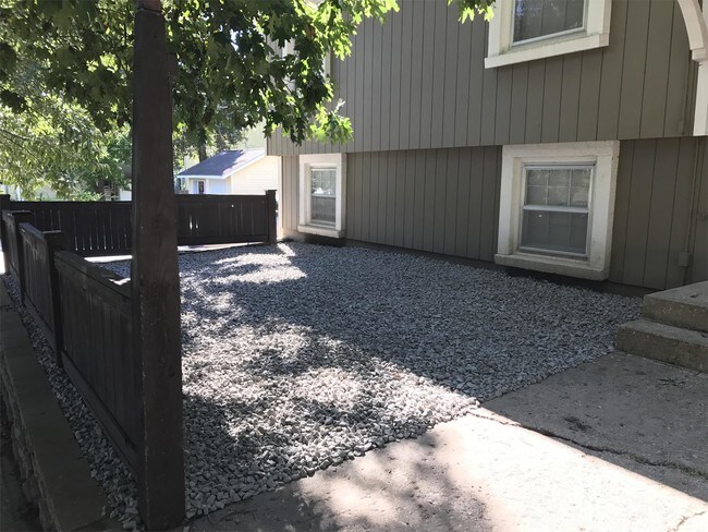 1300 Kentucky St-Unit -3 in Lawrence, KS - Building Photo - Building Photo