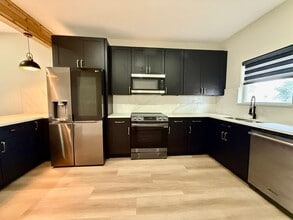 113 Thelka in San Antonio, TX - Building Photo - Building Photo
