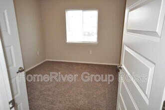 1332 S Edgewater Cir in Nampa, ID - Building Photo - Building Photo