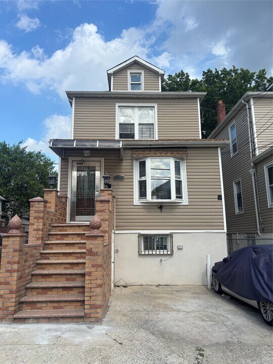 436 Taylor Ave in Bronx, NY - Building Photo