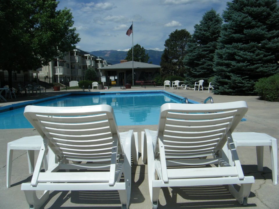 Mountain Ridge in Colorado Springs, CO - Building Photo
