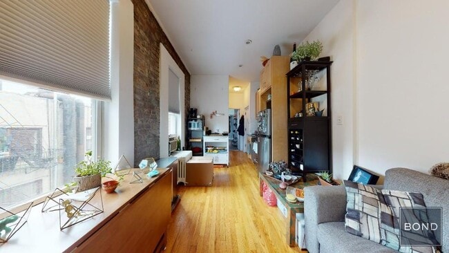 22 King St in New York, NY - Building Photo - Building Photo