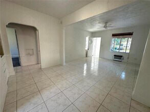 937 NW 46th St in Miami, FL - Building Photo - Building Photo