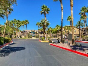 8985 S Durango Dr in Las Vegas, NV - Building Photo - Building Photo