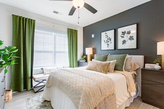 West Park in Fayetteville, NC - Foto de edificio - Building Photo