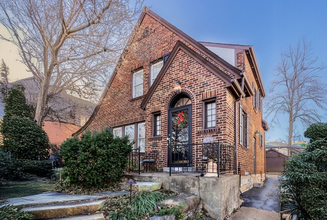 property at 525 Donne Ave