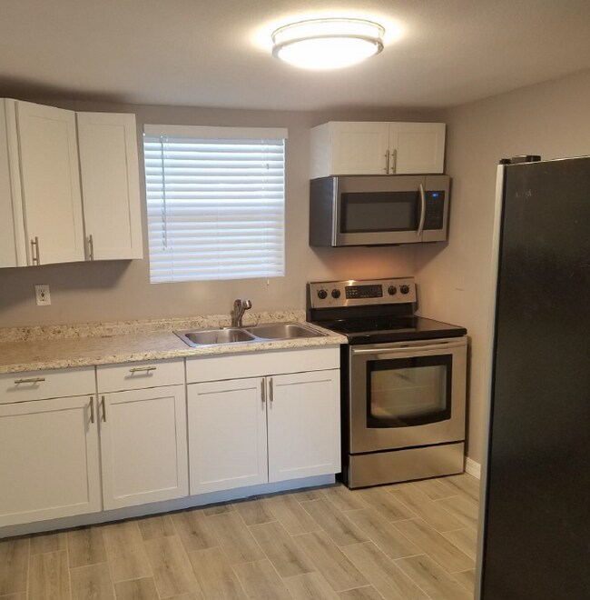 1720 4th Ave E, Unit Bottom in Bradenton, FL - Foto de edificio - Building Photo