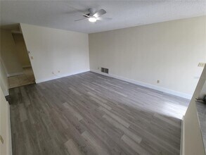 1028 Lillian St in Venice, FL - Building Photo - Building Photo