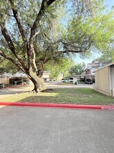 9398 Beechnut St in Houston, TX - Foto de edificio - Building Photo