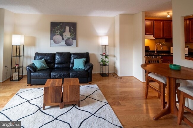 1225 Martha Custis Dr, Unit 502 in Alexandria, VA - Building Photo - Building Photo