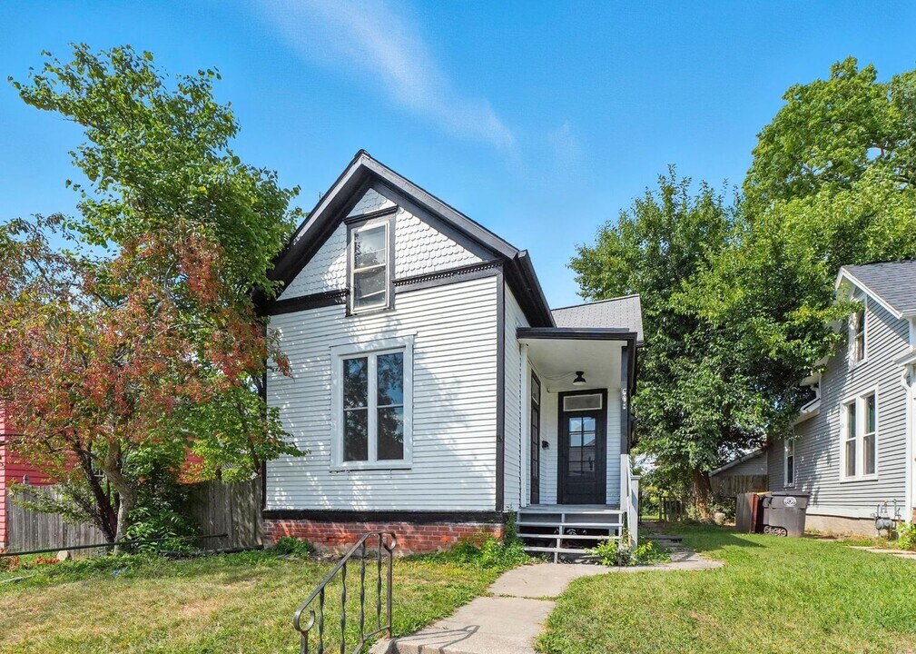608 Kinnaird Ave in Fort Wayne, IN - Building Photo