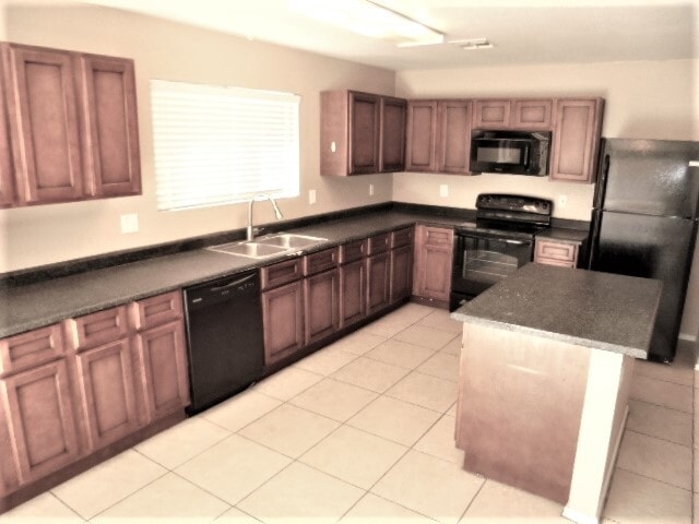 8035 W Mission Ln in Peoria, AZ - Foto de edificio - Building Photo