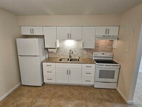 218 SW 14th St, Unit 1 in Dania Beach, FL - Foto de edificio - Building Photo