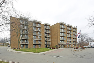 Riverview Towers in Lapeer, MI - Foto de edificio - Building Photo