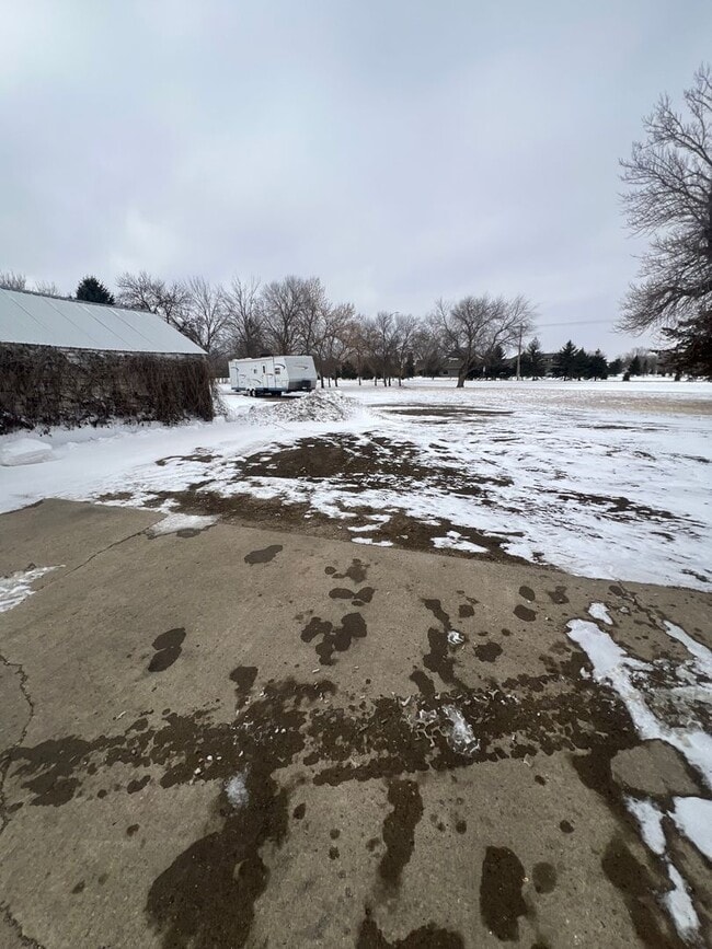 2397 N Roosevelt St in Aberdeen, SD - Building Photo - Building Photo