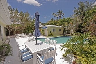 361 1st Ave N in Naples, FL - Building Photo - Building Photo