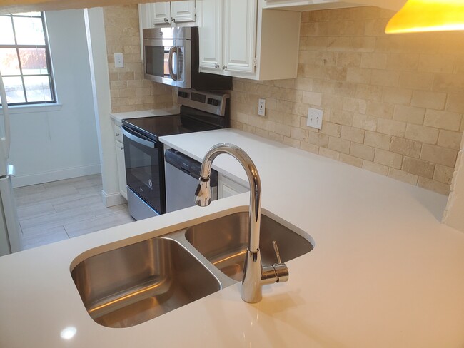 3635 Garden Brook Dr in Farmers Branch, TX - Building Photo - Building Photo