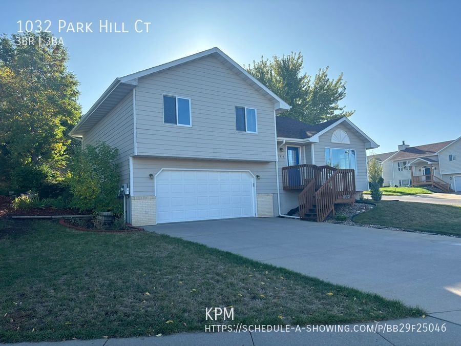 1032 Park Hill Ct in Rapid City, SD - Building Photo