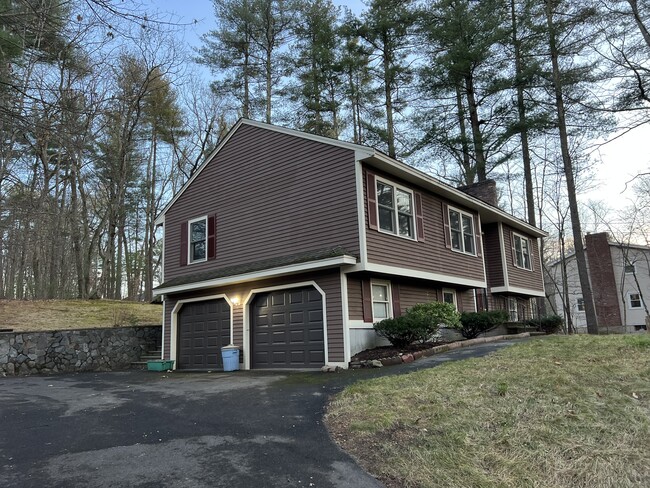 30 Ministerial Rd in Windham, NH - Foto de edificio - Building Photo