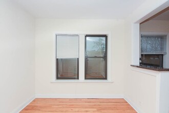 1104 W Wellington in Chicago, IL - Building Photo - Building Photo
