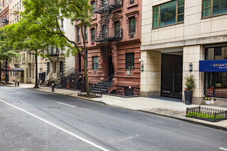 46 West 65th Street in New York, NY - Foto de edificio - Building Photo