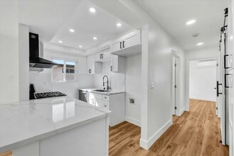 18652 Libra Cir in Huntington Beach, CA - Building Photo - Building Photo